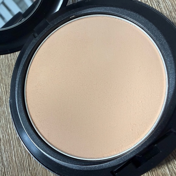 UNUSED MAC Cosmetics N5 Powder Foundation - Creamy Tan - Picture 3 of 6